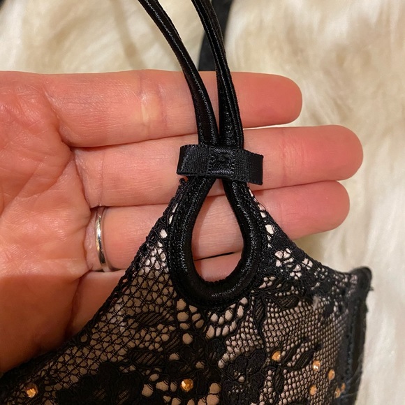 Victoria’s Secret Bra - Picture 5 of 9